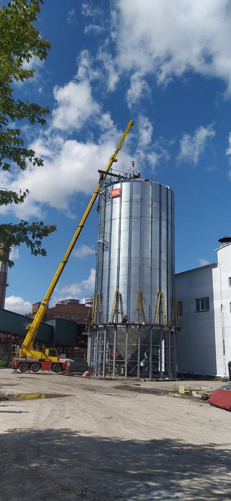 Demag АС-40 – до 40 тонн. Висота підйому – 31,2 метри, а разом з допоміжною стрілою, довжина сягає 44,2 метрів.